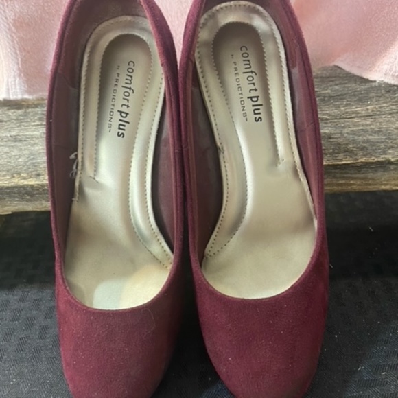 Burgundy or Maroon Pumps Size 6 - Picture 9 of 9